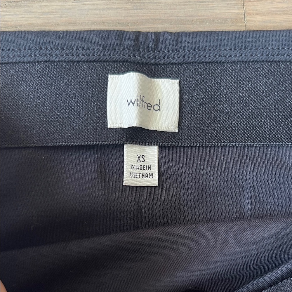 Wilfred Elegant Black Midi Skirt NWT - Picture 4 of 7